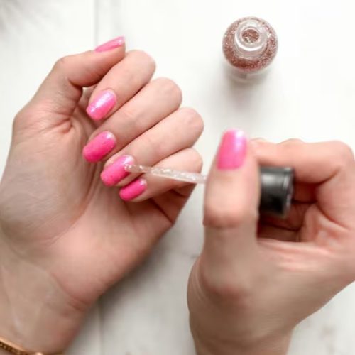 Sin acetona: seis ingeniosas alternativas para quitar el esmalte de las uñas y evitar que se dañen